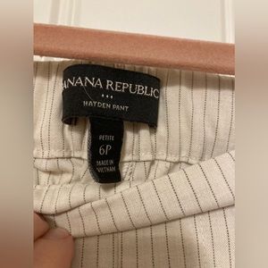 Banana Republic Hayden Crop Pants. 6P. Cream Stripe